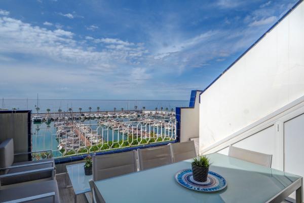 #58296 - The Moonlight Sea View | Holiday Rentals | Hello Homes Sitges