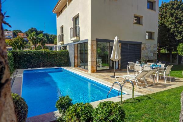 #59136 - Sunset House | Holiday Rentals | Hello Homes Sitges