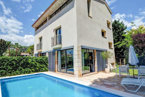 #59139 - Sunset House | Holiday Rentals | Hello Homes Sitges
