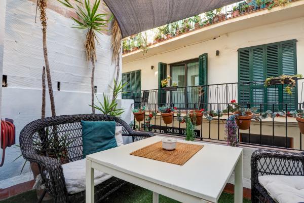 #60885 - Charming Patio | Seasonal Rentals | Hello Homes Sitges