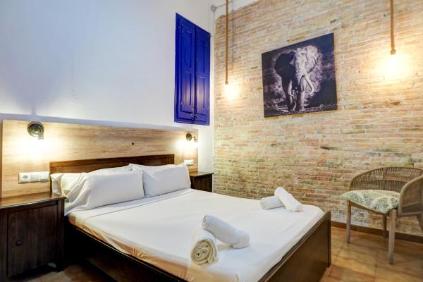 #60891 - Charming Patio | Seasonal Rentals | Hello Homes Sitges