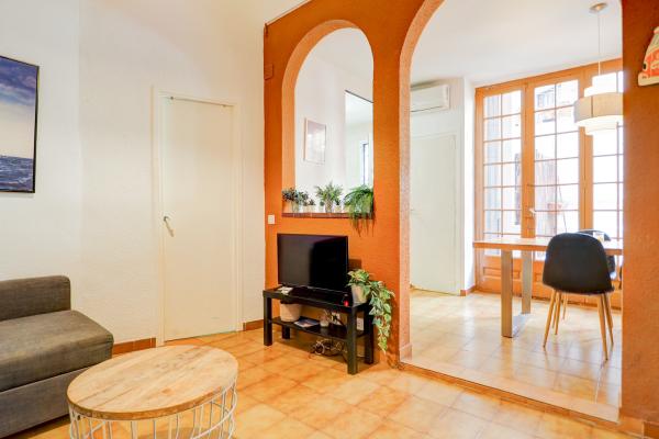#60893 - Charming Patio | Seasonal Rentals | Hello Homes Sitges
