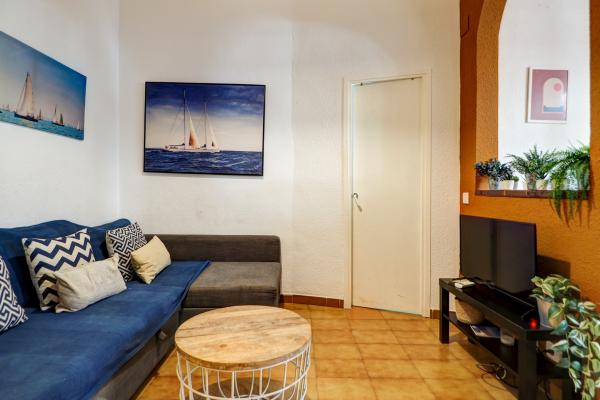 #60894 - Charming Patio | Seasonal Rentals | Hello Homes Sitges