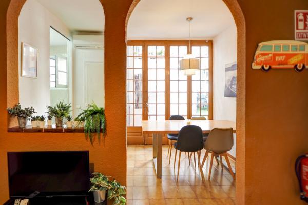 #60895 - Charming Patio | Seasonal Rentals | Hello Homes Sitges