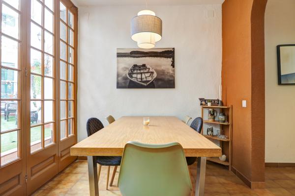 #60900 - Charming Patio | Seasonal Rentals | Hello Homes Sitges