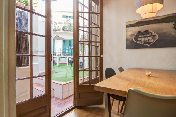#60905 - Charming Patio | Seasonal Rentals | Hello Homes Sitges