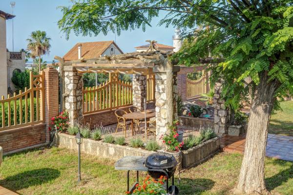 #61789 - Villa El Faro | Holiday Rentals | Hello Homes Sitges