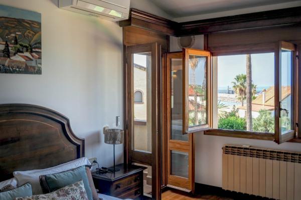 #61806 - Villa El Faro | Holiday Rentals | Hello Homes Sitges