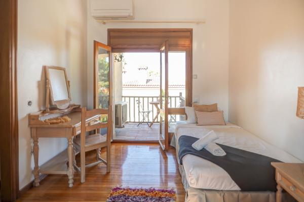 #61811 - Villa El Faro | Holiday Rentals | Hello Homes Sitges