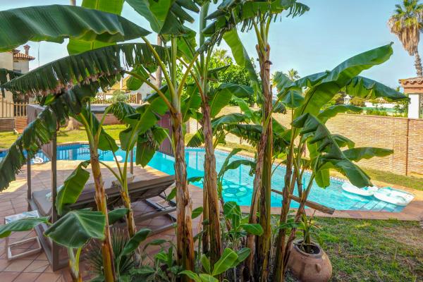 #61818 - Villa El Faro | Holiday Rentals | Hello Homes Sitges