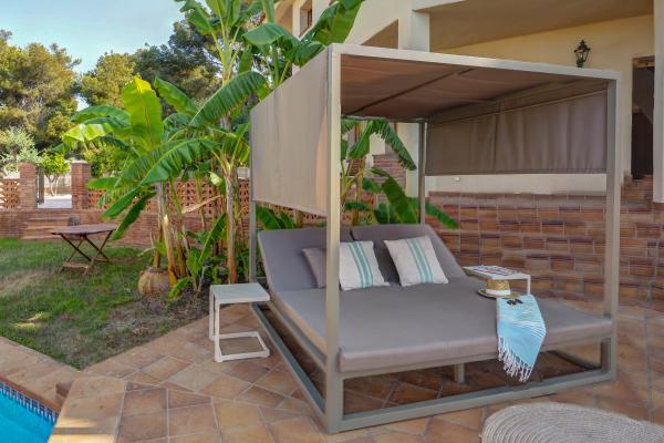 #61823 - Villa El Faro | Holiday Rentals | Hello Homes Sitges