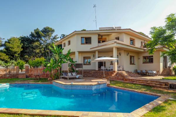 #61824 - Villa El Faro | Holiday Rentals | Hello Homes Sitges