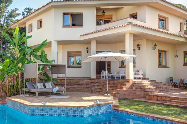 #61825 - Villa El Faro | Holiday Rentals | Hello Homes Sitges