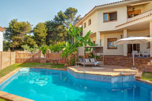 #61826 - Villa El Faro | Holiday Rentals | Hello Homes Sitges
