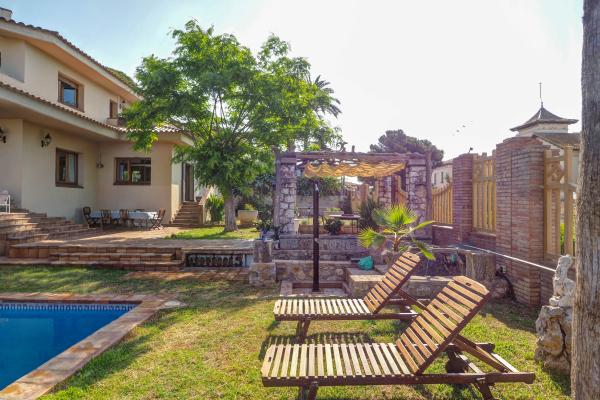 #61827 - Villa El Faro | Holiday Rentals | Hello Homes Sitges