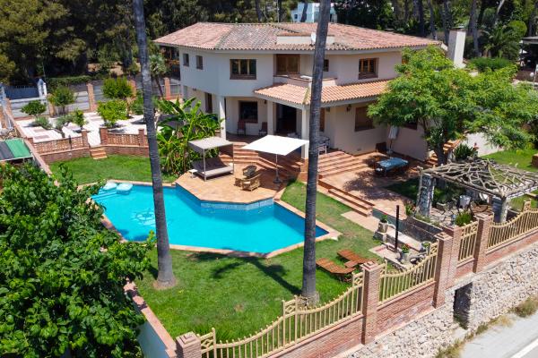 #62437 - Villa El Faro | Holiday Rentals | Hello Homes Sitges