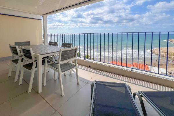 #64105 - Marina Duplex | Holiday Rentals | Hello Homes Sitges