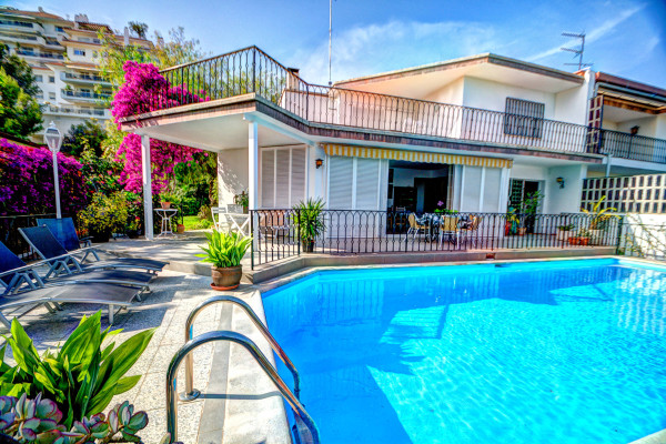 #6696 - Can Ferran | Holiday Rentals | Hello Homes Sitges