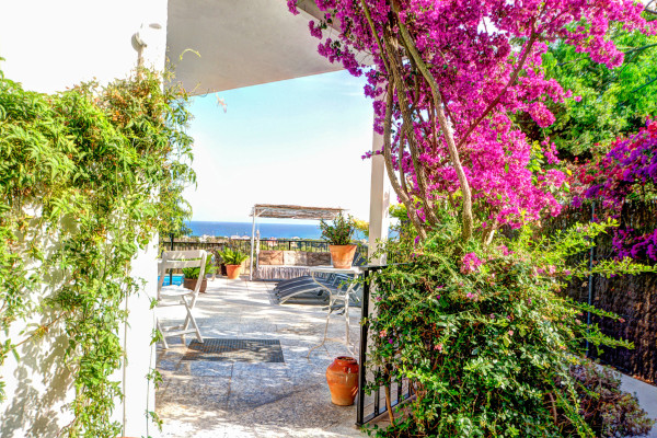 #6727 - Can Ferran | Holiday Rentals | Hello Homes Sitges