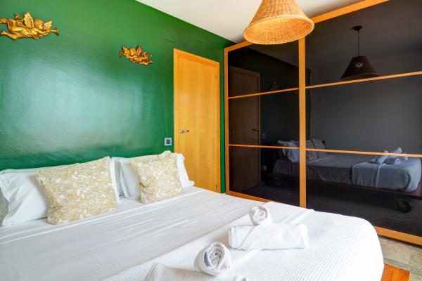 #67768 - Atico Los Condes | Holiday Rentals | Hello Homes Sitges
