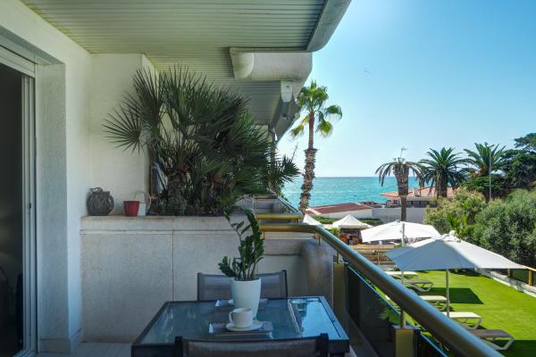 #68182 - Mediterraneo Seaview | Holiday Rentals | Hello Homes Sitges