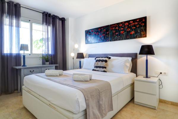 #68184 - Mediterraneo Seaview | Holiday Rentals | Hello Homes Sitges