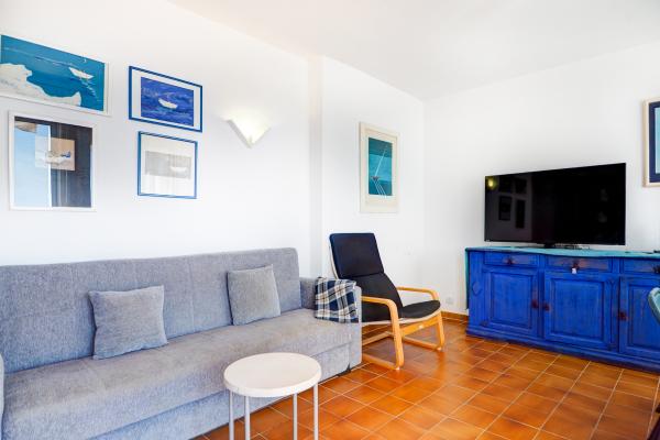 #68437 - Amazing Seaview Apartment | バケーションレンタル | Hello Homes Sitges