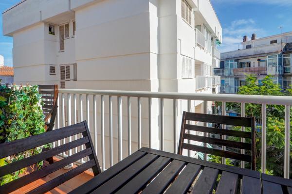 #69190 - Warm Sands Apartment | Holiday Rentals | Hello Homes Sitges