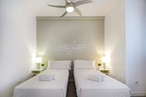 #69192 - Warm Sands Apartment | Holiday Rentals | Hello Homes Sitges