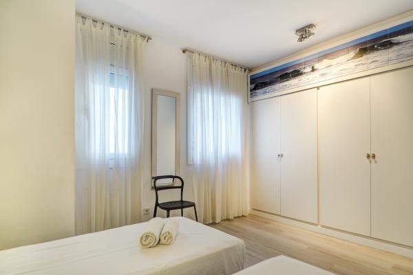 #69193 - Warm Sands Apartment | Holiday Rentals | Hello Homes Sitges