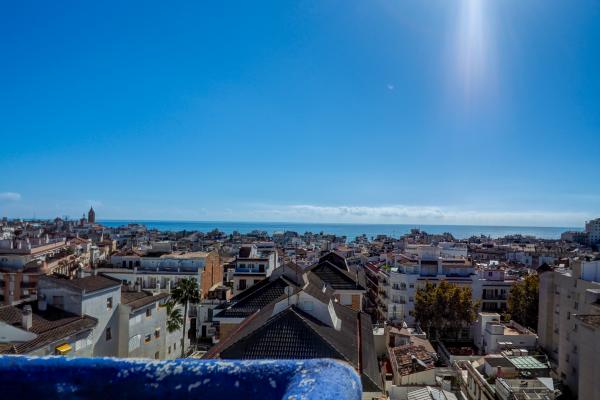 #72880 - Linda Vista Oasis Penthouse | Holiday Rentals | Hello Homes Sitges