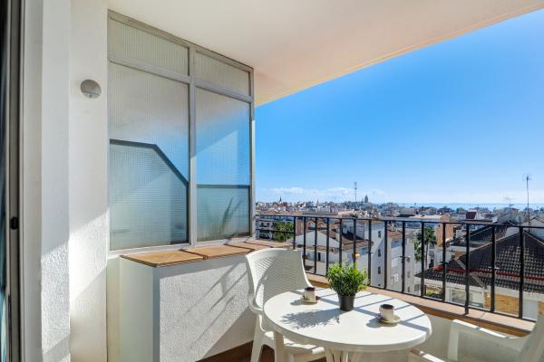 #72890 - Linda Vista Oasis Penthouse | Holiday Rentals | Hello Homes Sitges