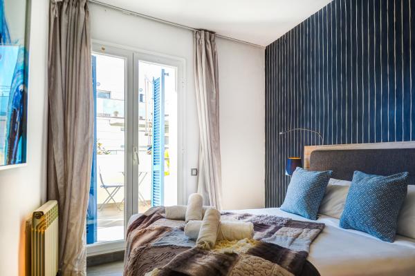 #72926 - Beachstyle Penthouse | Holiday Rentals | Hello Homes Sitges