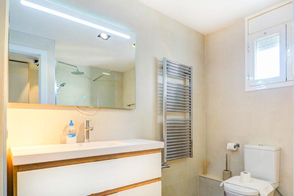 #72930 - Beachstyle Penthouse | Holiday Rentals | Hello Homes Sitges