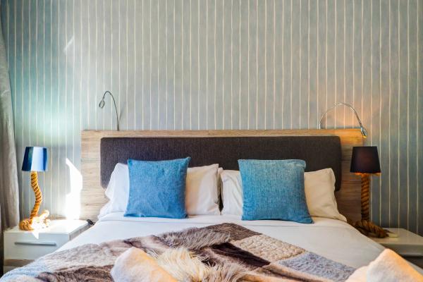 #72943 - Beachstyle Penthouse | Holiday Rentals | Hello Homes Sitges