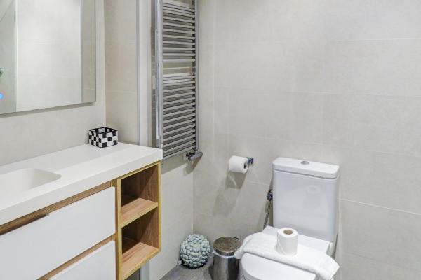#72946 - Beachstyle Penthouse | Holiday Rentals | Hello Homes Sitges