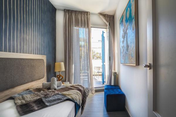 #72950 - Beachstyle Penthouse | Holiday Rentals | Hello Homes Sitges
