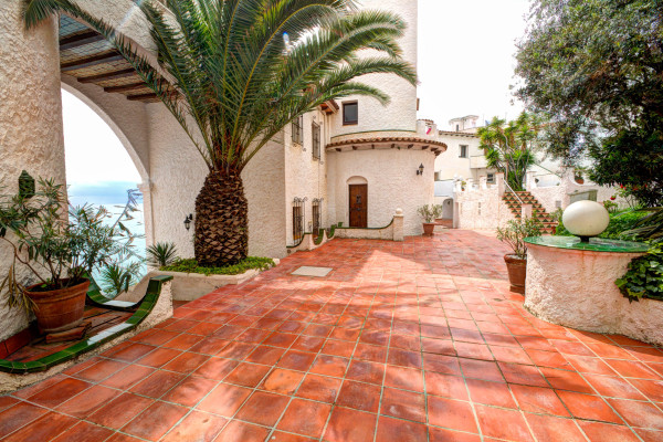 #7377 - The Magic Sea Front | Holiday Rentals | Hello Homes Sitges