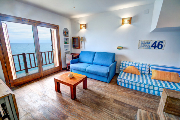 #7381 - The Magic Sea Front | Holiday Rentals | Hello Homes Sitges