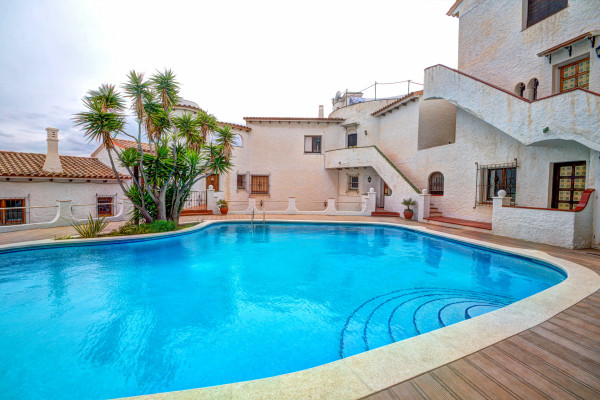 #7382 - The Magic Sea Front | Holiday Rentals | Hello Homes Sitges