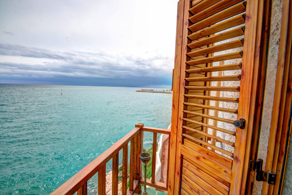#7386 - The Magic Sea Front | Holiday Rentals | Hello Homes Sitges