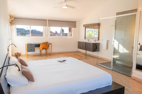 #74213 - Villa Rocamar | Holiday Rentals | Hello Homes Sitges