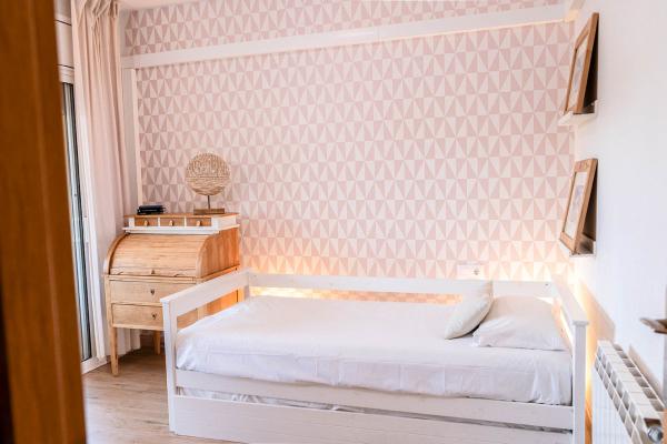 #74228 - Villa Rocamar | Holiday Rentals | Hello Homes Sitges