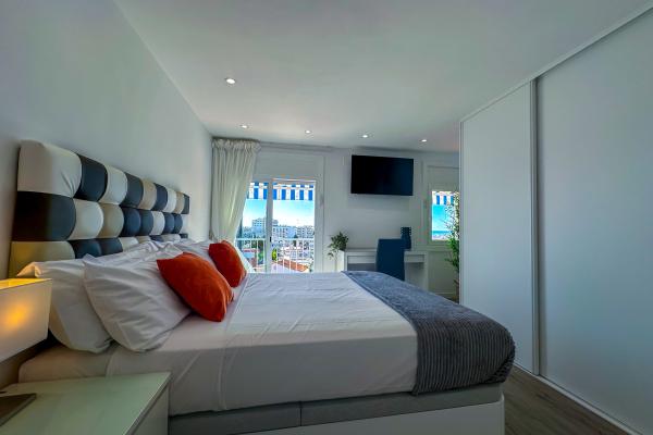 #74366 - Urban Waves | Holiday Rentals | Hello Homes Sitges