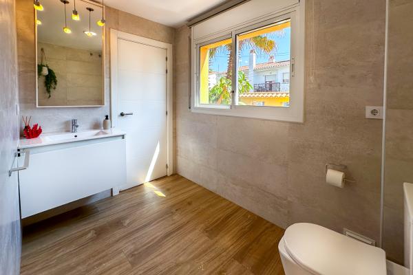 #75286 - Villa Rocamar | Holiday Rentals | Hello Homes Sitges