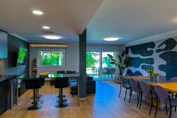 #75293 - Villa Rocamar | Holiday Rentals | Hello Homes Sitges