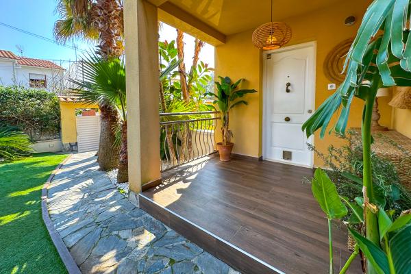 #75297 - Villa Rocamar | Holiday Rentals | Hello Homes Sitges