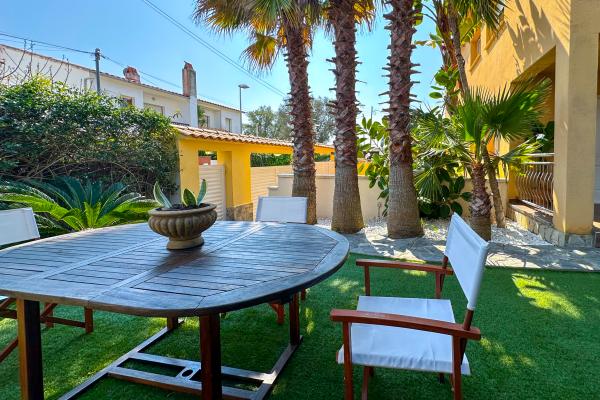 #75298 - Villa Rocamar | Holiday Rentals | Hello Homes Sitges