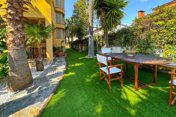 #75299 - Villa Rocamar | Holiday Rentals | Hello Homes Sitges