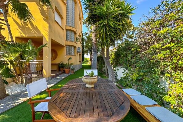 #75300 - Villa Rocamar | Holiday Rentals | Hello Homes Sitges
